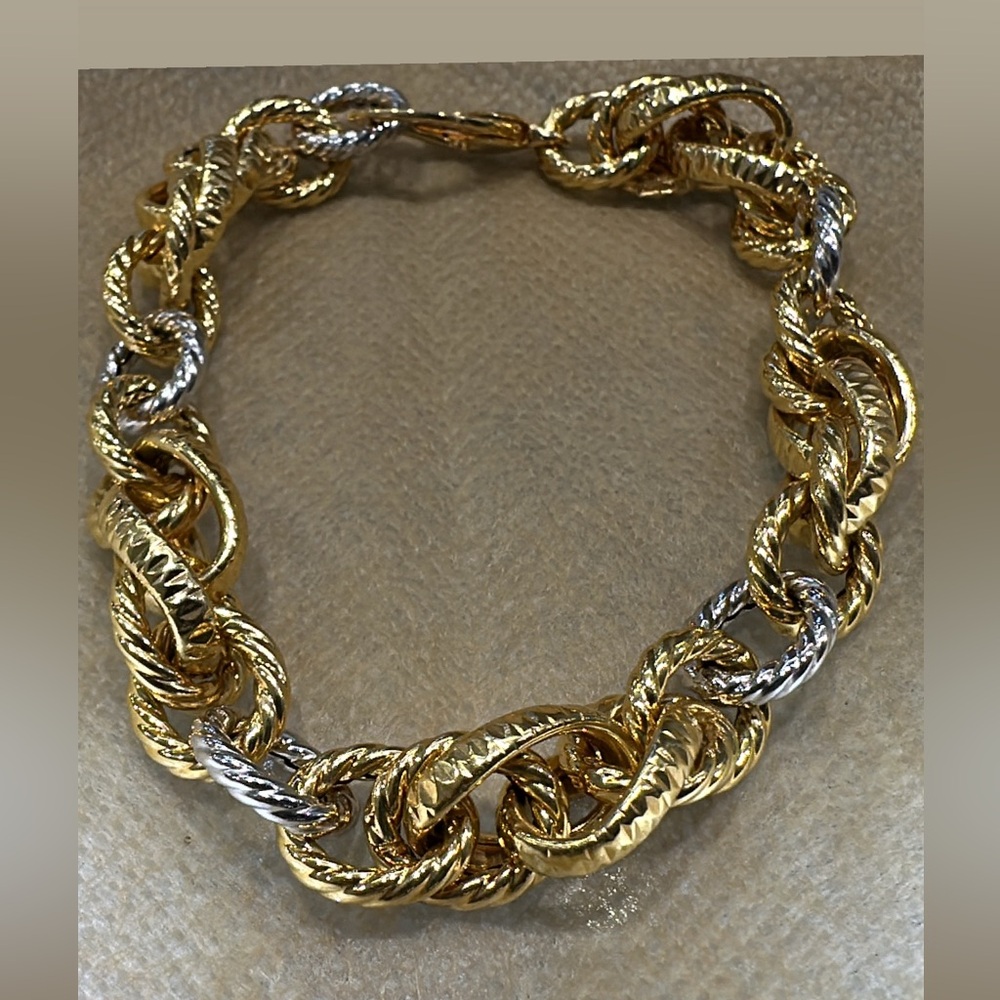 Selling a beautiful 14ct gold bracelet